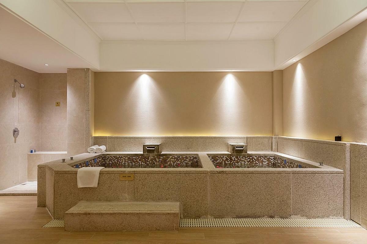 Royal Seaside Hotel And Hot Springs Xiamen Bagian luar foto